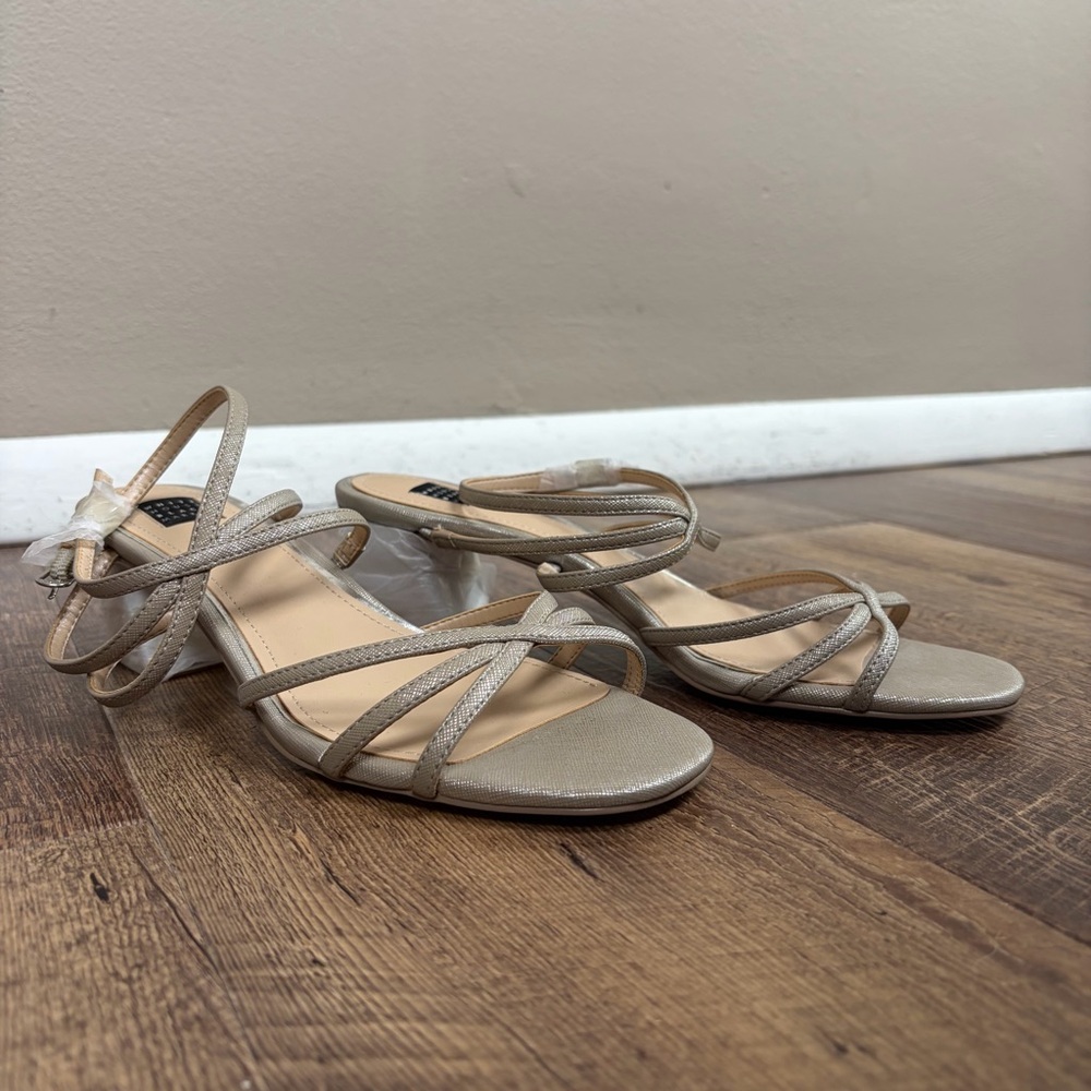 White House Black Market Tillie Silver Strappy Block Heel Sandal NWOB Size 8M - Picture 12 of 13